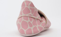 Bobux - Soft soles milk giraffe print 